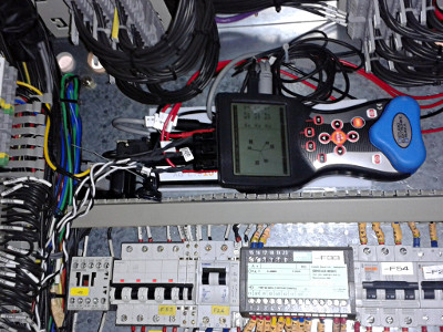 STER PMU device and modem are mounted on a magnetic baseplate and pre-wired, allowing instant attachment to the switchboard.